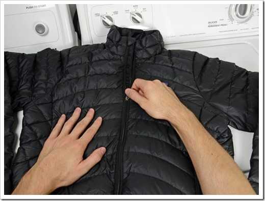 Как постирать вручную пуховик или зимнюю куртку в домашних условиях правильно, без разводов и чтобы пух не сбивался?