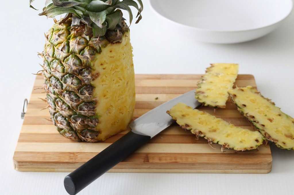 Как порезать ананас