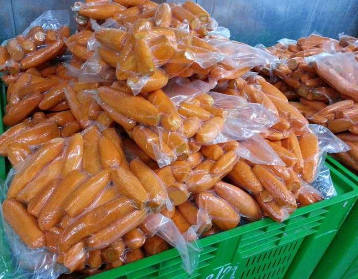 Несколько вариантов, как дольше хранить морковь в холодильнике