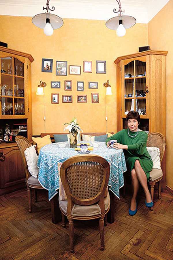 Елена проклова и её дом: расположение, архитектура, дизайн, материалы, отделка, мебель, цвет, текстиль, декор