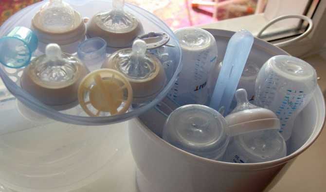 Как стерилизовать детские бутылочки в микроволновке?