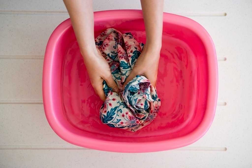 Как отмыть ванну от марганцовки в домашних условиях?