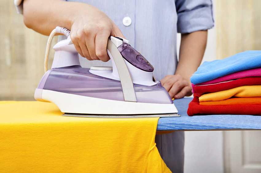 Полезные лайфхаки, как в домашних условиях погладить рубашку без утюга