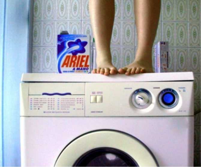Почему стиральная машина вибрирует при отжиме и что делать