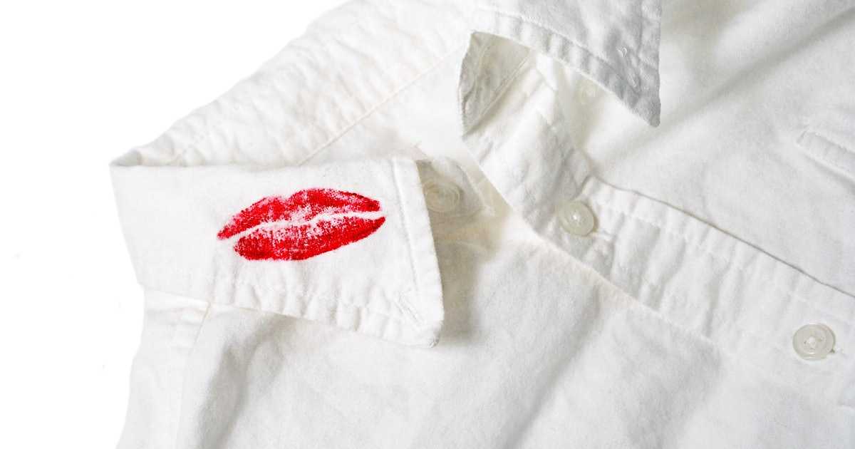 Как отстирать губную помаду с одежды: 10 эффективных способов