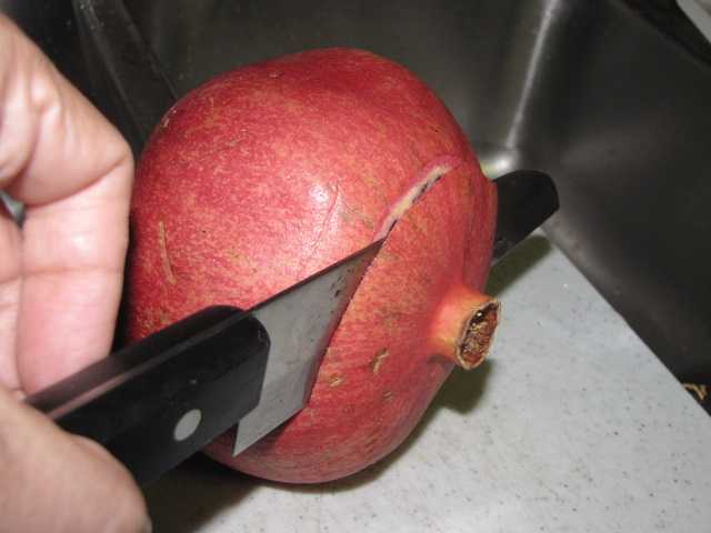 Как легко почистить гранат: лайфхаки, позволяющие разделать фрукт за 30 секунд