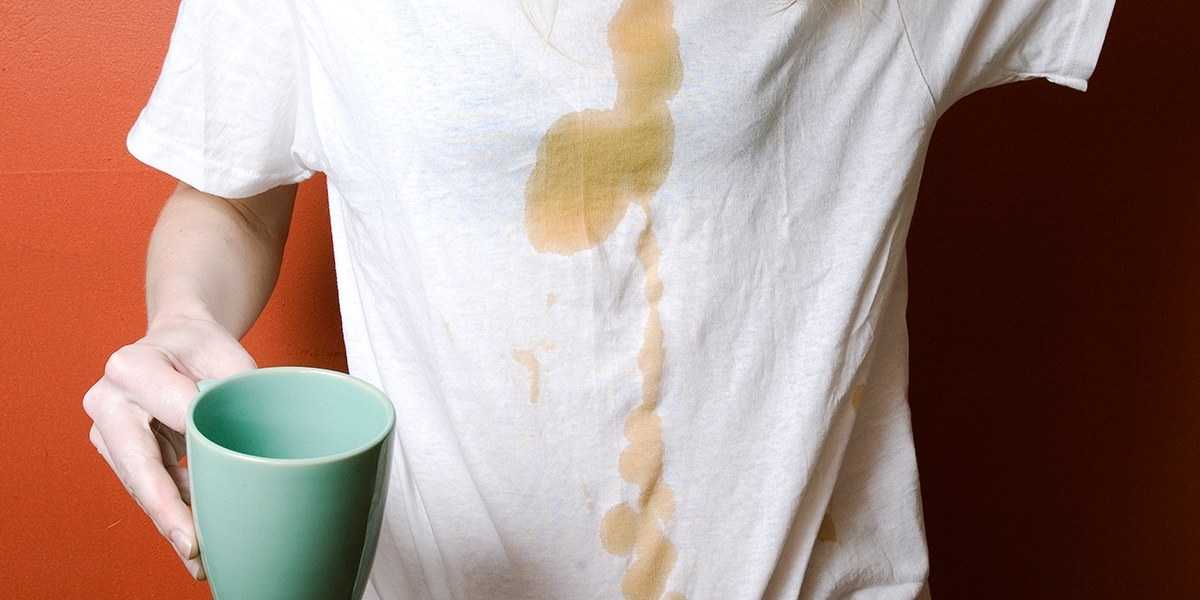 Как вывести пятно от кофе с одежды, ковра