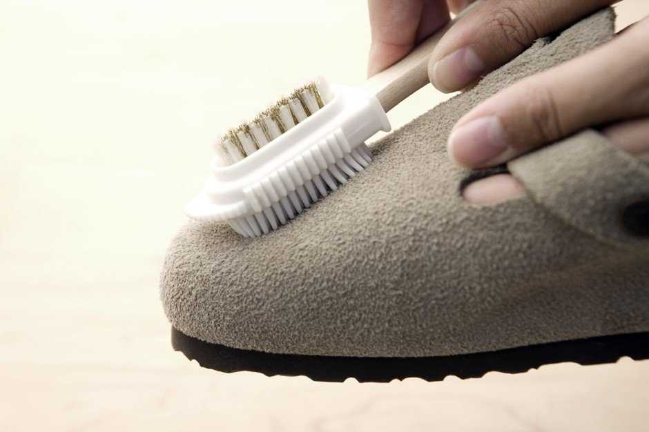 Как почистить замшу в домашних условиях: обувь и одежда уход | всё о тканях