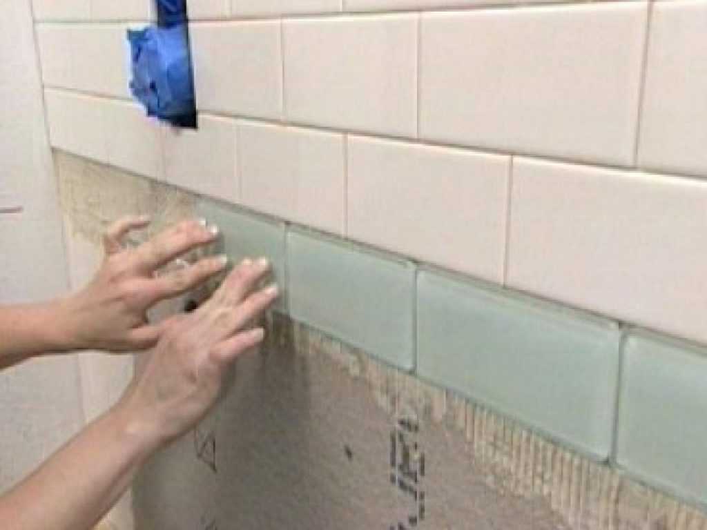 Быстро удалить известковый налет с плитки - чем чистить плитку в ванне?
