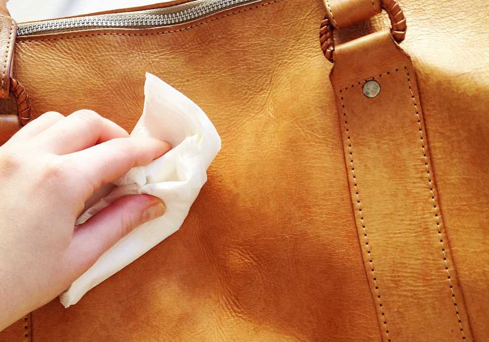 Как почистить белую кожаную сумку: 13 эффективных методов
