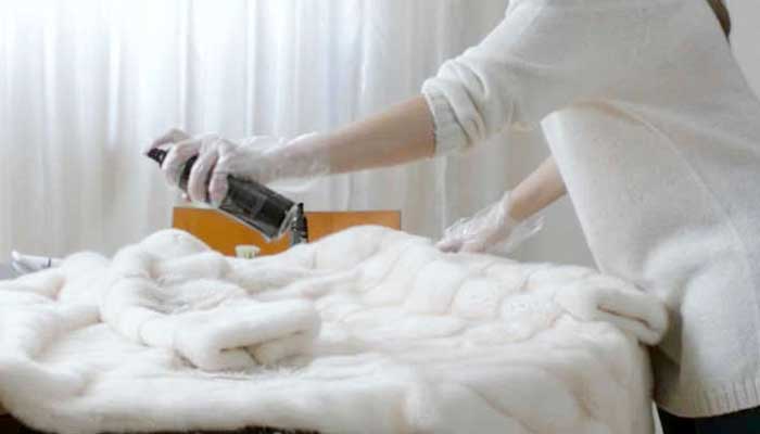 Как почистить меховой воротник в домашних условиях? чем можно постирать натуральный мех, как избавиться от желтизны