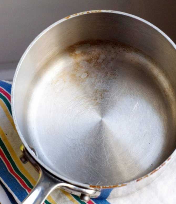 Как очистить кастрюлю от пригоревшей каши и варенья