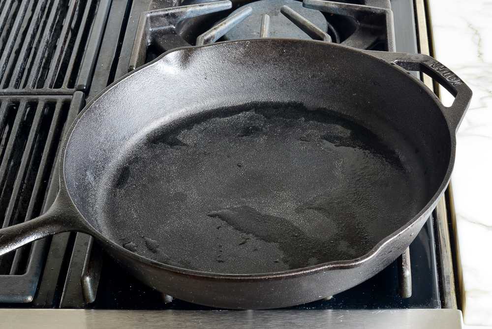 Топ-4 способа, как перед первым применением прокалить чугунную сковороду
