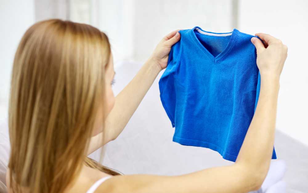 Как растянуть футболку, если она села после стирки: проверенные способы и методы