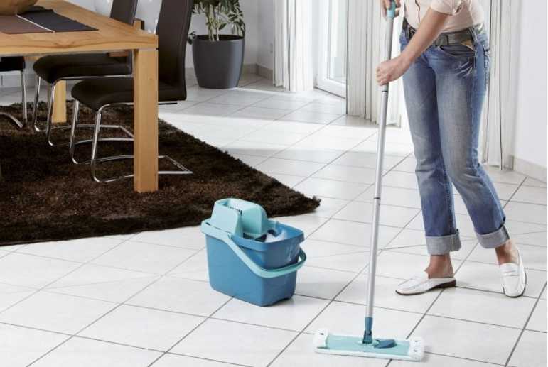 Как ухаживать за ламинатом в квартире (33 и 32 класса): эффективная уборка в домашних условиях