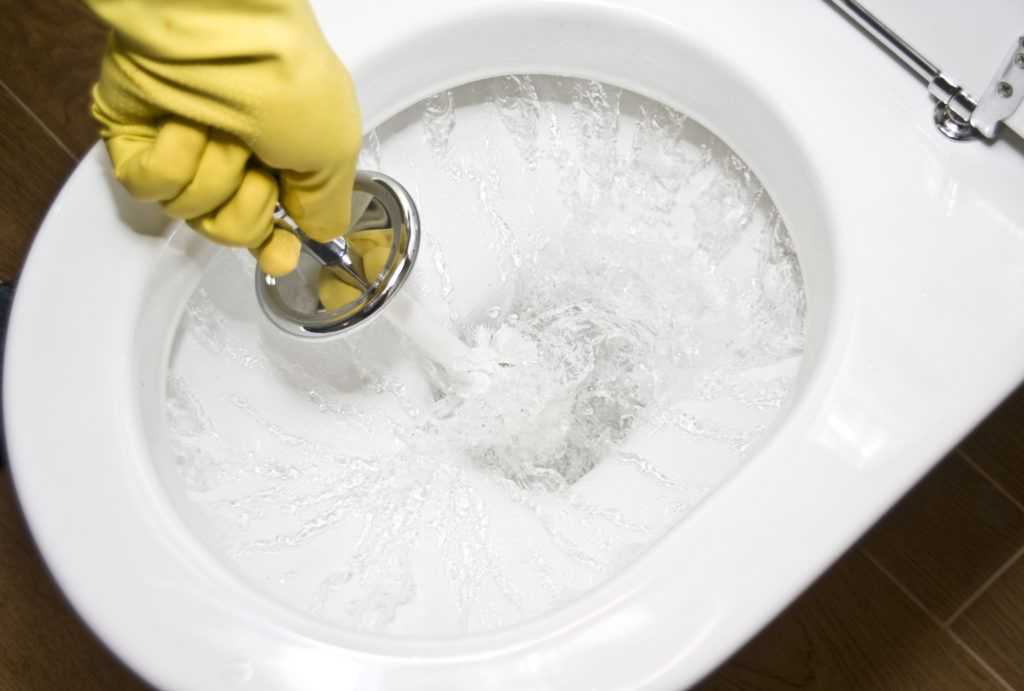 Как прочистить унитаз? 50 фото как в домашних условиях самостоятельно устранить засор, быстрые и эффективные способы очистить слив