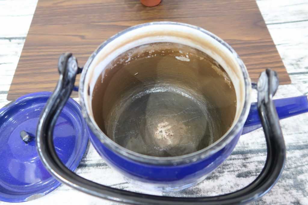 Несколько действенных способов, как убрать накипь в чайнике уксусом