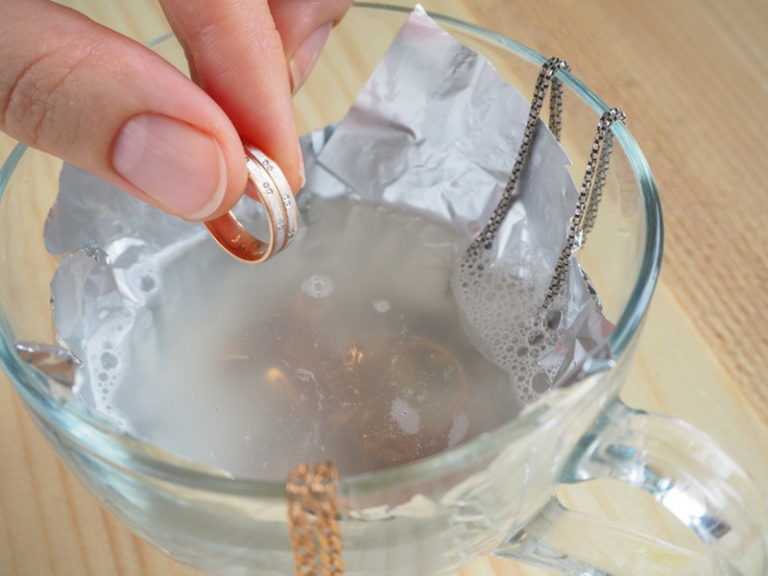Как и чем почистить позолоту до блеска. как почистить позолоченное серебро в домашних условиях