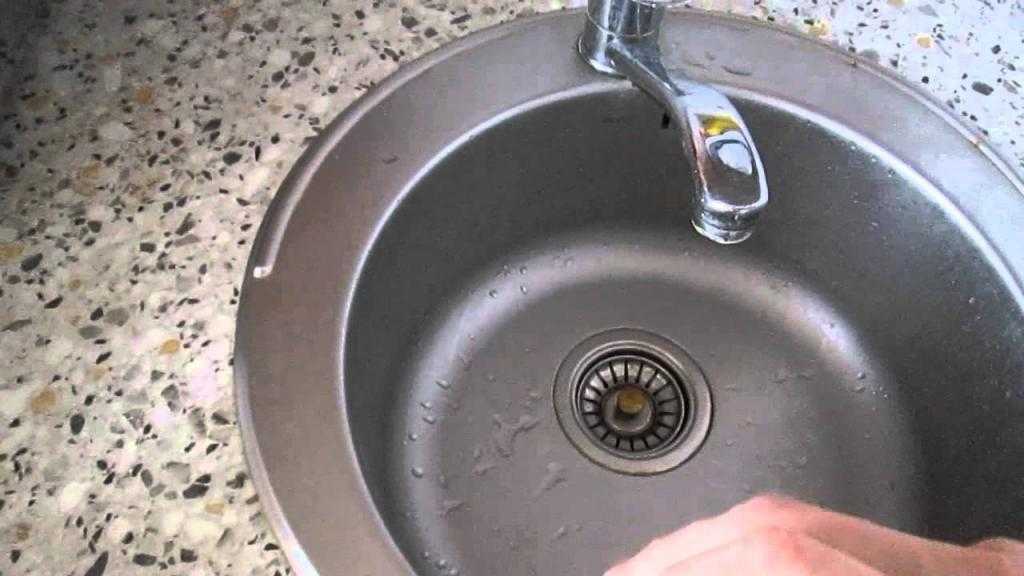 Советы от сантехника: как в домашних условиях устранить запах из раковины на кухне