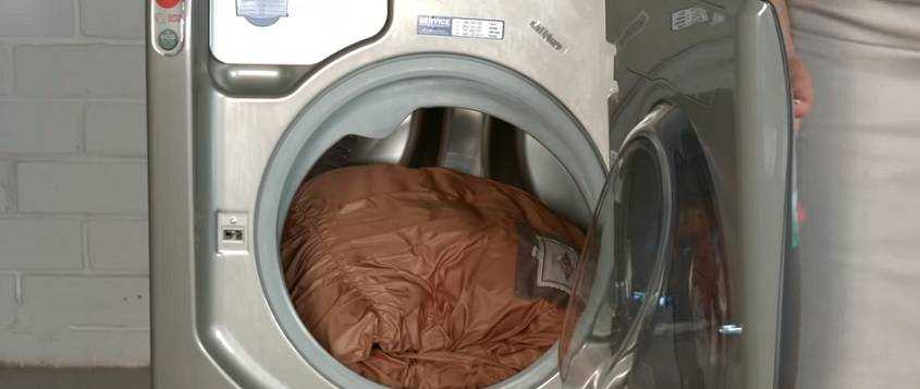 Как стирать пуховик в стиральной машине: чем стирать, в каком режиме, чтобы пух не сбивался