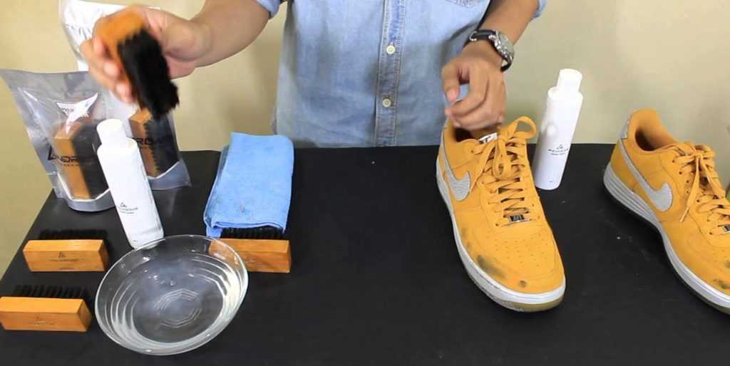 Как почистить замшевую обувь в домашних условиях от пыли без специальных средств светлую