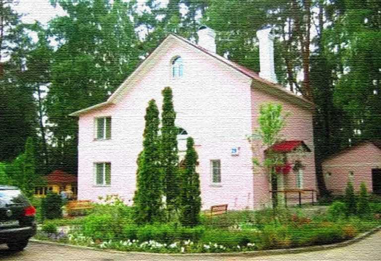 Дома Зюганова: фото. У него есть жильё на территории оздоровительного комплекса “Снегири”, а также, по слухам, элитная недвижимость на Рублевке.