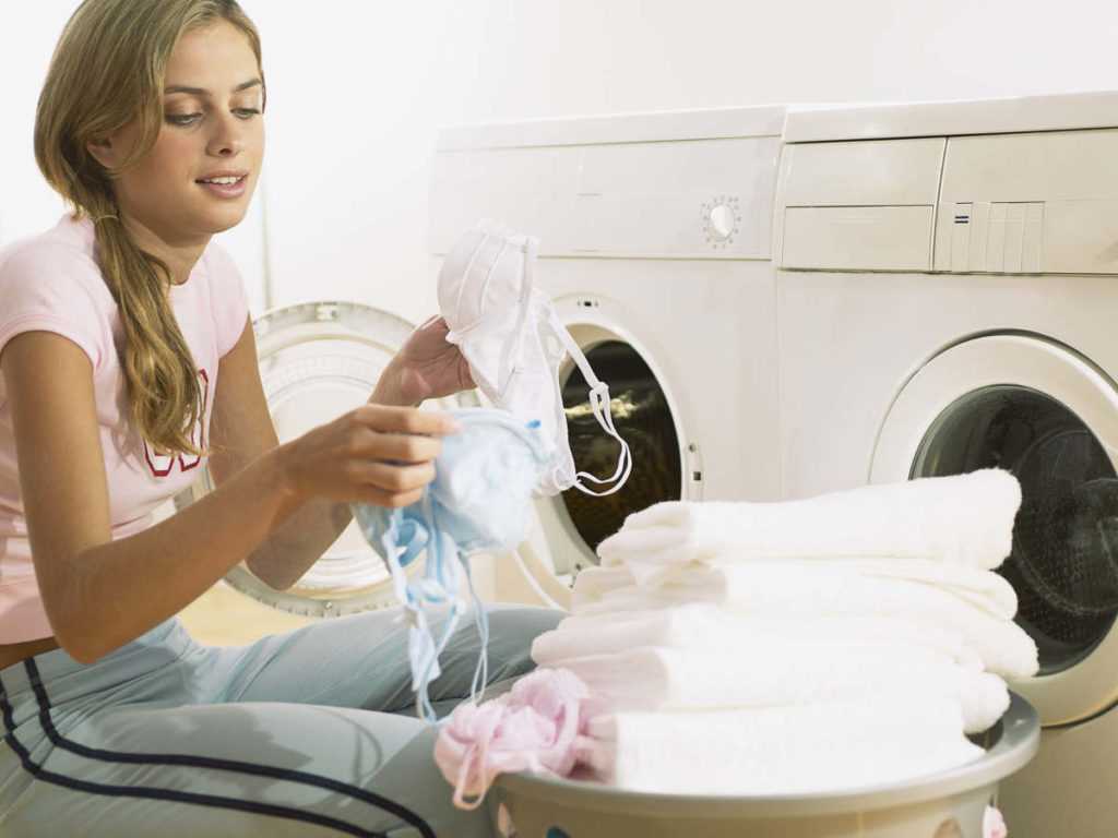 Как отстирать полинявшие вещи (белые, цветные, двух цветов) в домашних условиях: как вернуть прежний вид ткани, которая полиняла при стирке?