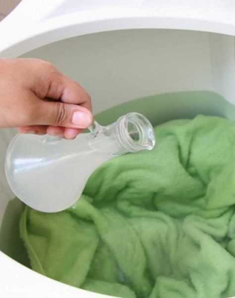 Как убрать запах пота с одежды под мышками без стирки: рецепты и советы, как быстро избавиться от неприятного аромата