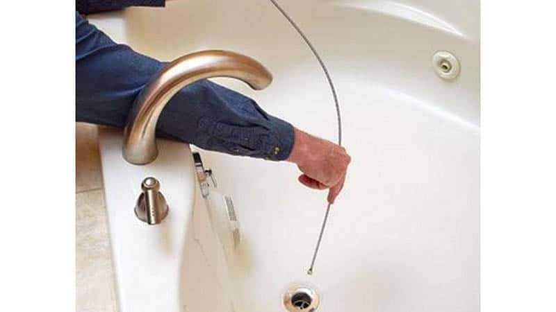 Как устранить засор в ванной: обзор лучших способов прочистки канализации