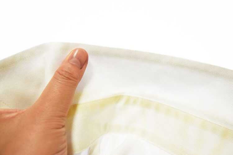 8+ волшебных способов, как вывести пятна от пота на белой одежде. прочь все пятна!