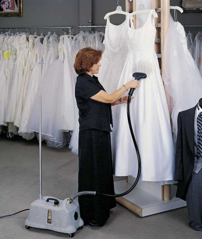 Как бережно постирать свадебное платье в домашних условиях и не испортить его?
