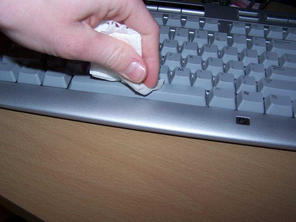 Как почистить клавиатуру на ноутбуке?
