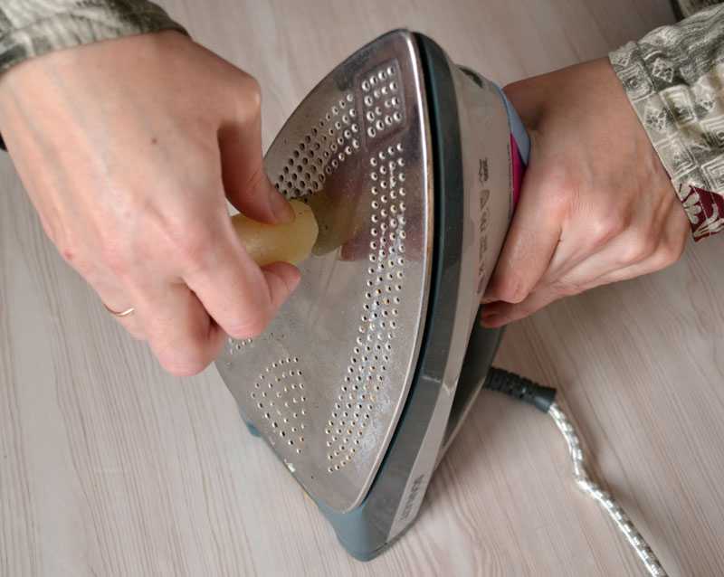 Как очистить керамическую подошву утюга и вернуть ей первоначальную гладкость