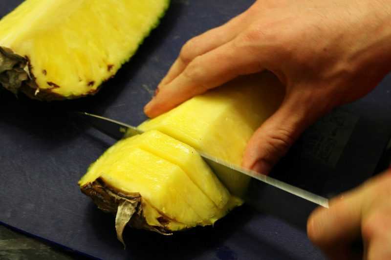 3 простых способа быстро и легко почистить ананас