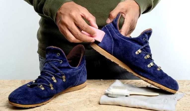 Как почистить замшевую обувь в домашних условиях?