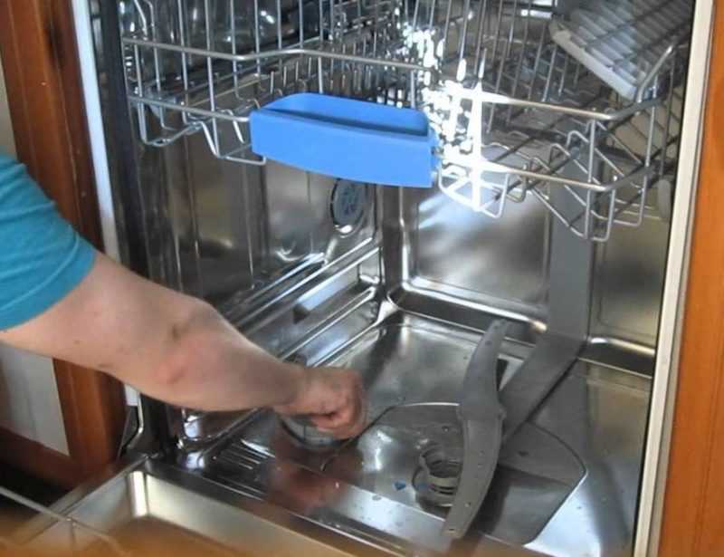 Как избавиться от неприятного запаха в посудомоечной машине