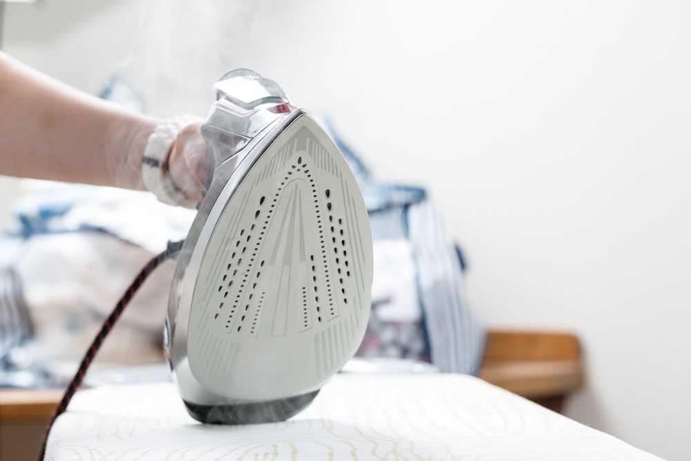 Как почистить утюг в домашних условиях, чем очистить подошву и поверхность утюга от нагара
