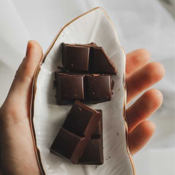 Секреты хранения шоколада. какой срок годности у шоколада ручной работы?