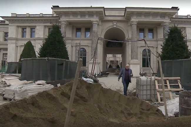 «дворец путина» в геленджике: фейк или правда, фото снаружи, последние новости