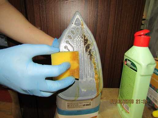 Как почистить утюг от накипи внутри в домашних условиях?