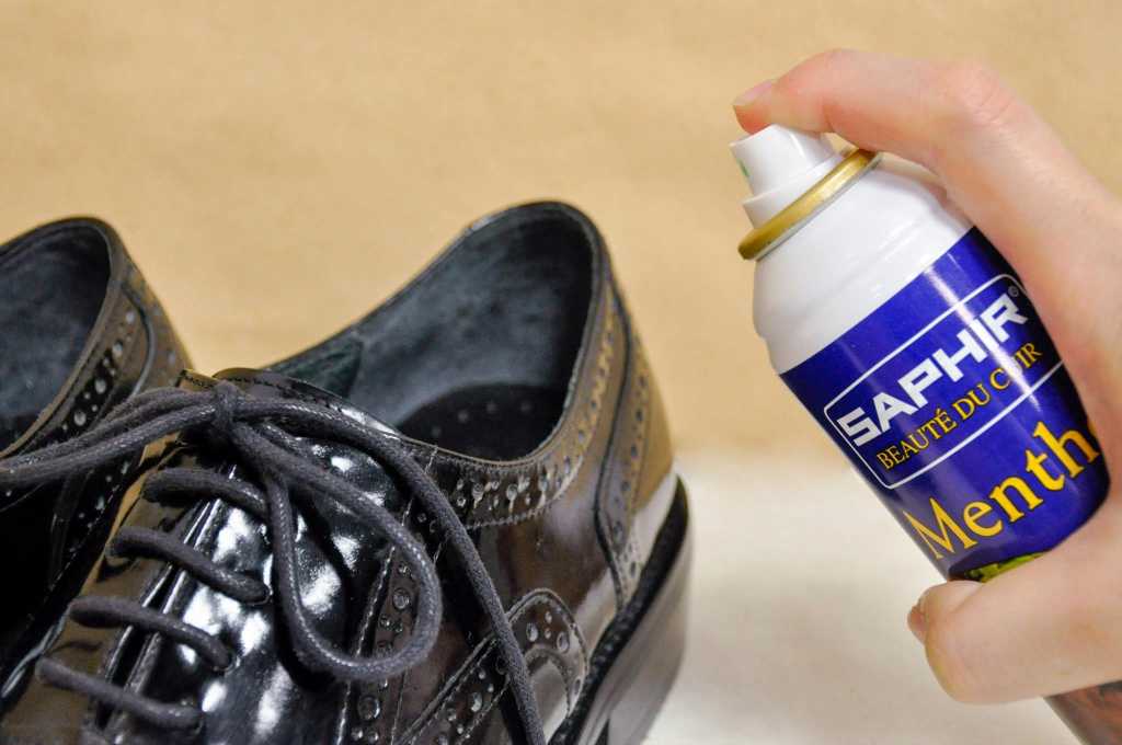 12 средств, которые избавят от запаха в обуви
