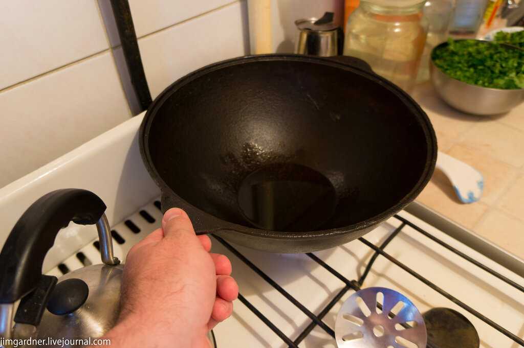 Как подготовить чугунную сковороду перед тем, как начать пользоваться