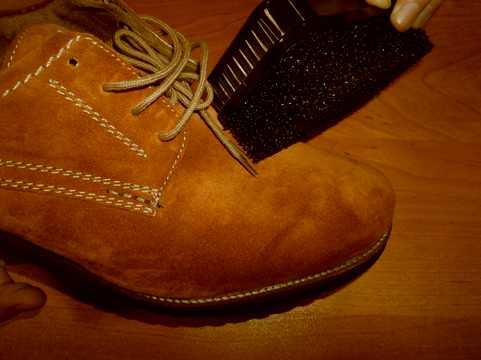 Как чистить нубук: правильный уход за обувью в домашних условиях