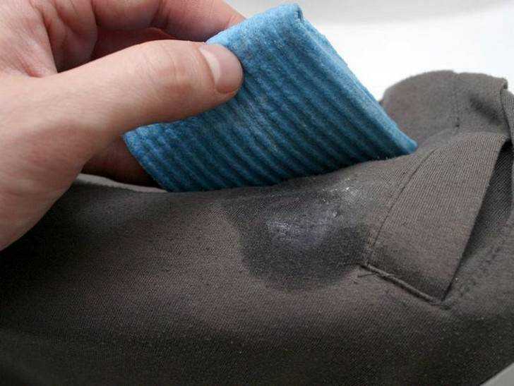 Чем отстирывается замазка с одежды: как быстро удалить пятно в домашних условиях