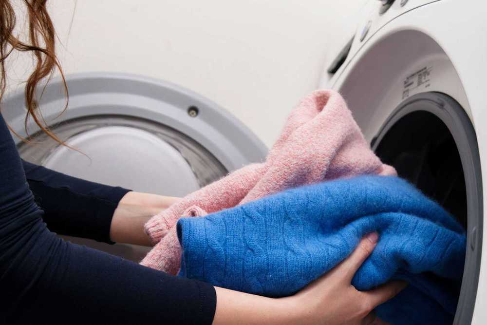 Можно ли стирать пальто – кашемировое, драповое и другое – в домашних условиях в стиральной машине?