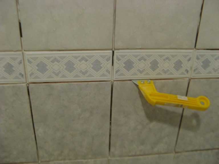 Чем отмыть затирку с плитки в ванной после ремонта