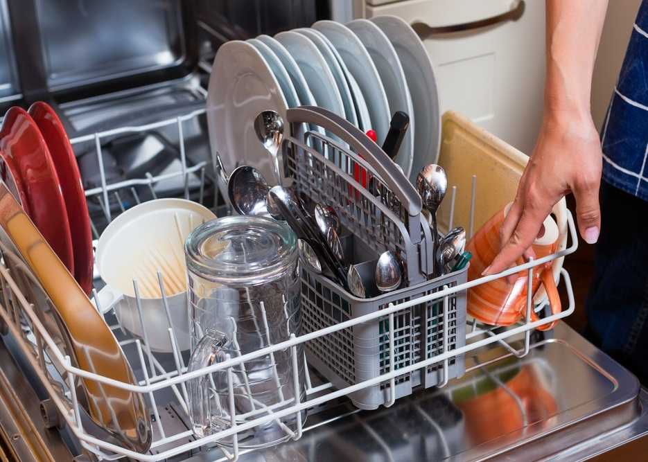 Что можно и нельзя мыть в посудомоечной машине: 20 практичных советов