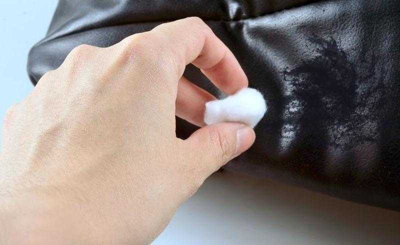Как убрать жирное пятно с одежды без стирки