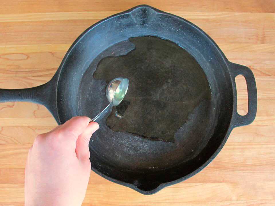 Как подготовить чугунную сковороду перед первым применением: как её прокаливать