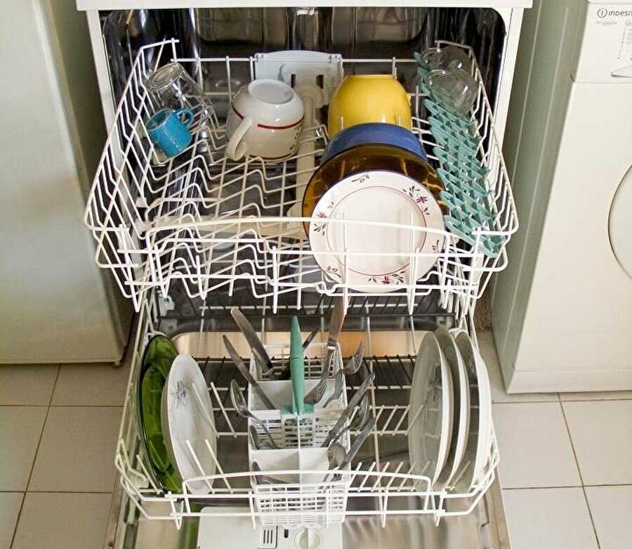 Запах из посудомоечной машины: как убрать неприятные ароматы?